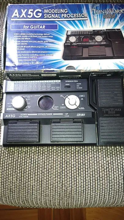 Pedaleira korg tone works ax5g  com caixa manual em portugues muito conservada