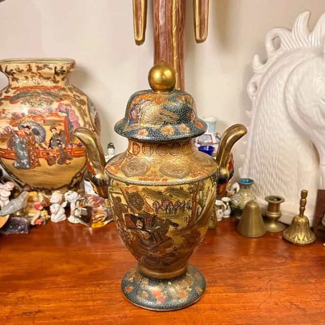 Antiga ânfora em porcelana orienta estilo Satsuma.