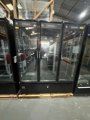 Auto serviço 3 portas total preta refrimate
