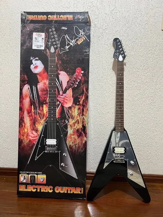 Guitarra Paul Stanley Kiss Flying V - Instrumentos musicais - Montenegro  1324090747 | OLX