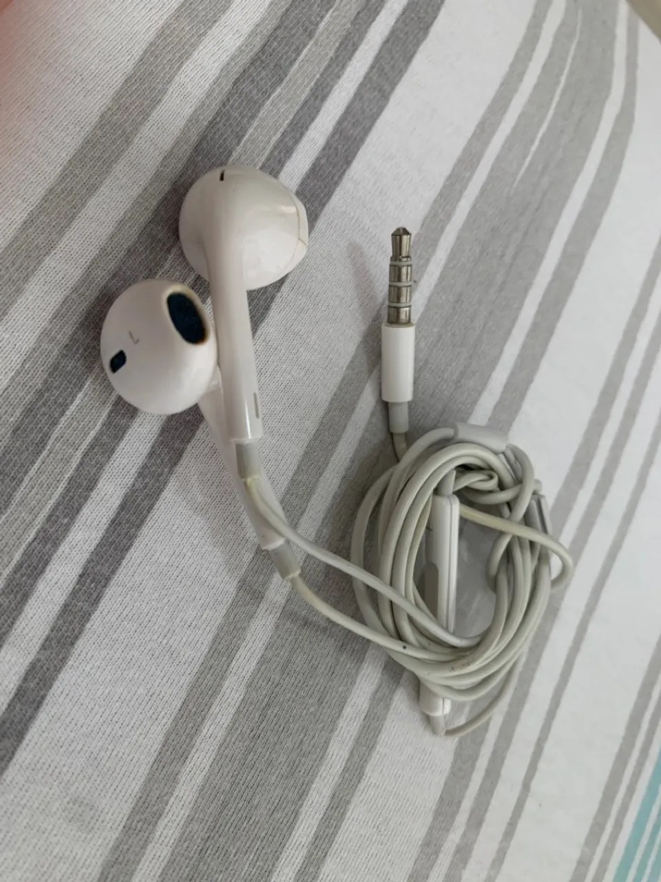 Fones de ouvido com fio