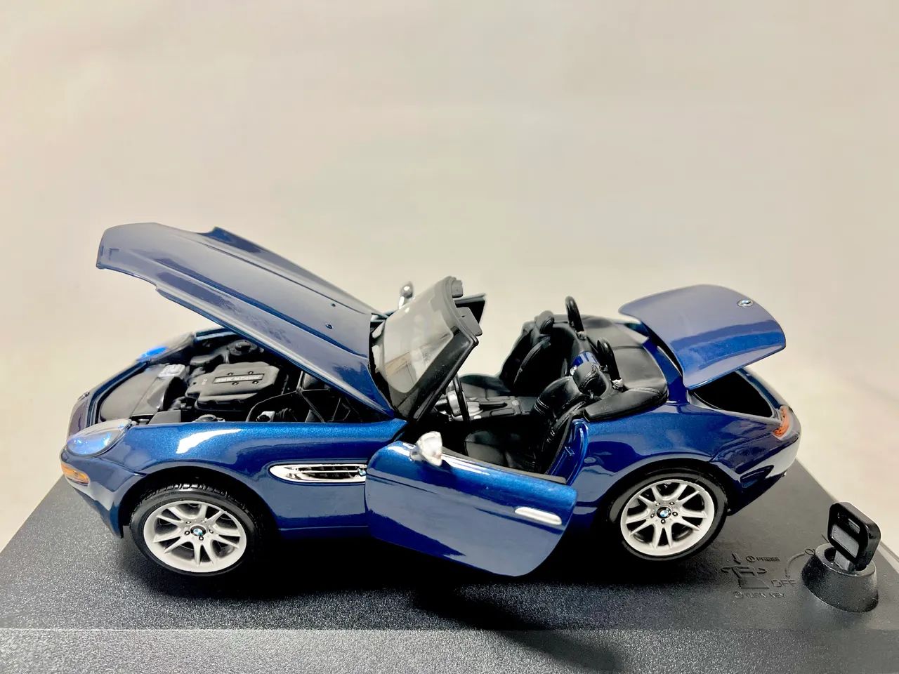 ミニカー Maisto  Z8 1/18 マイスト Maisto 1/18 ミニチュア オートバイ リアルバイク スペシャル ミニカー