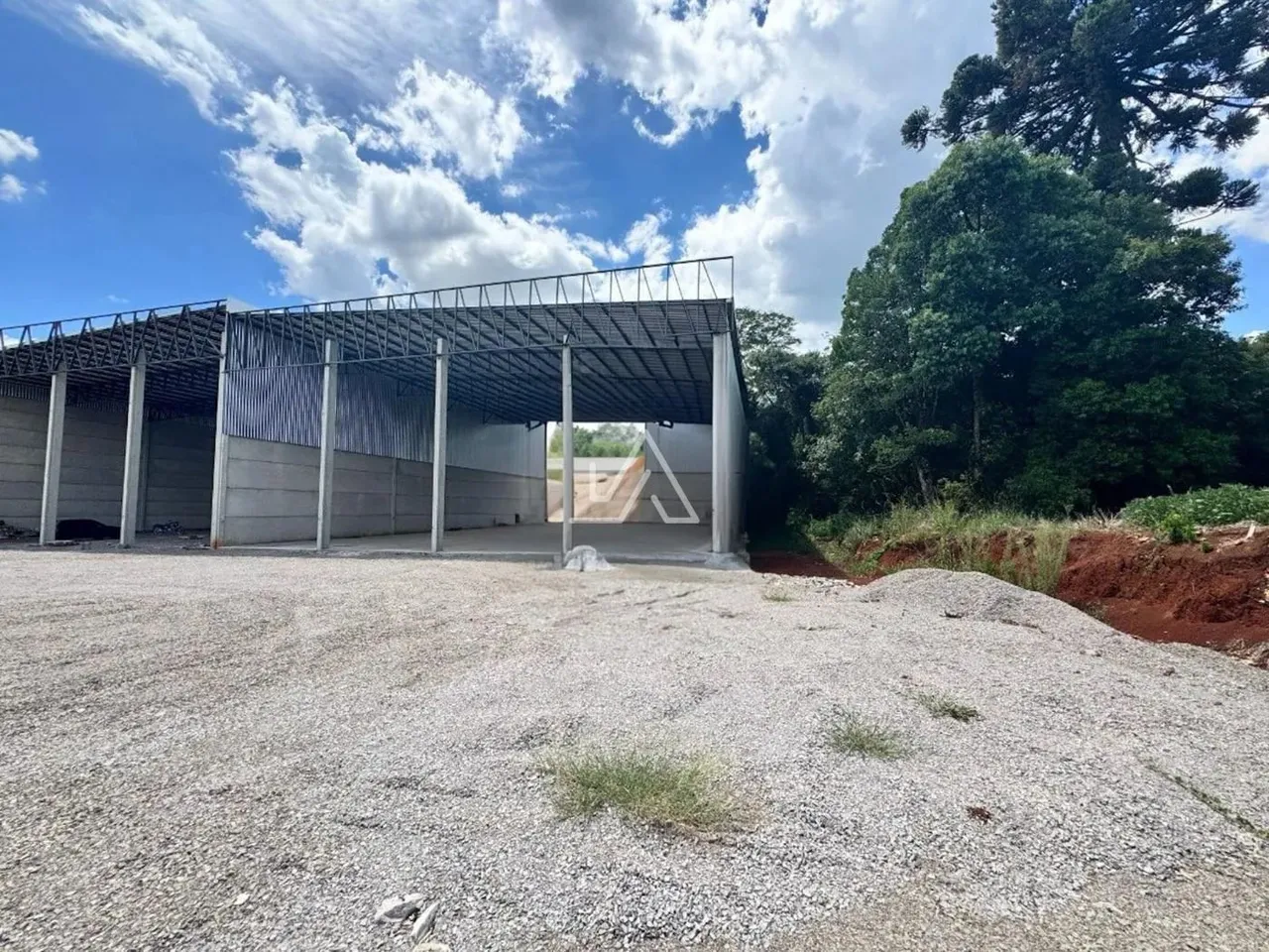 PAVILHÃO COM 800M²