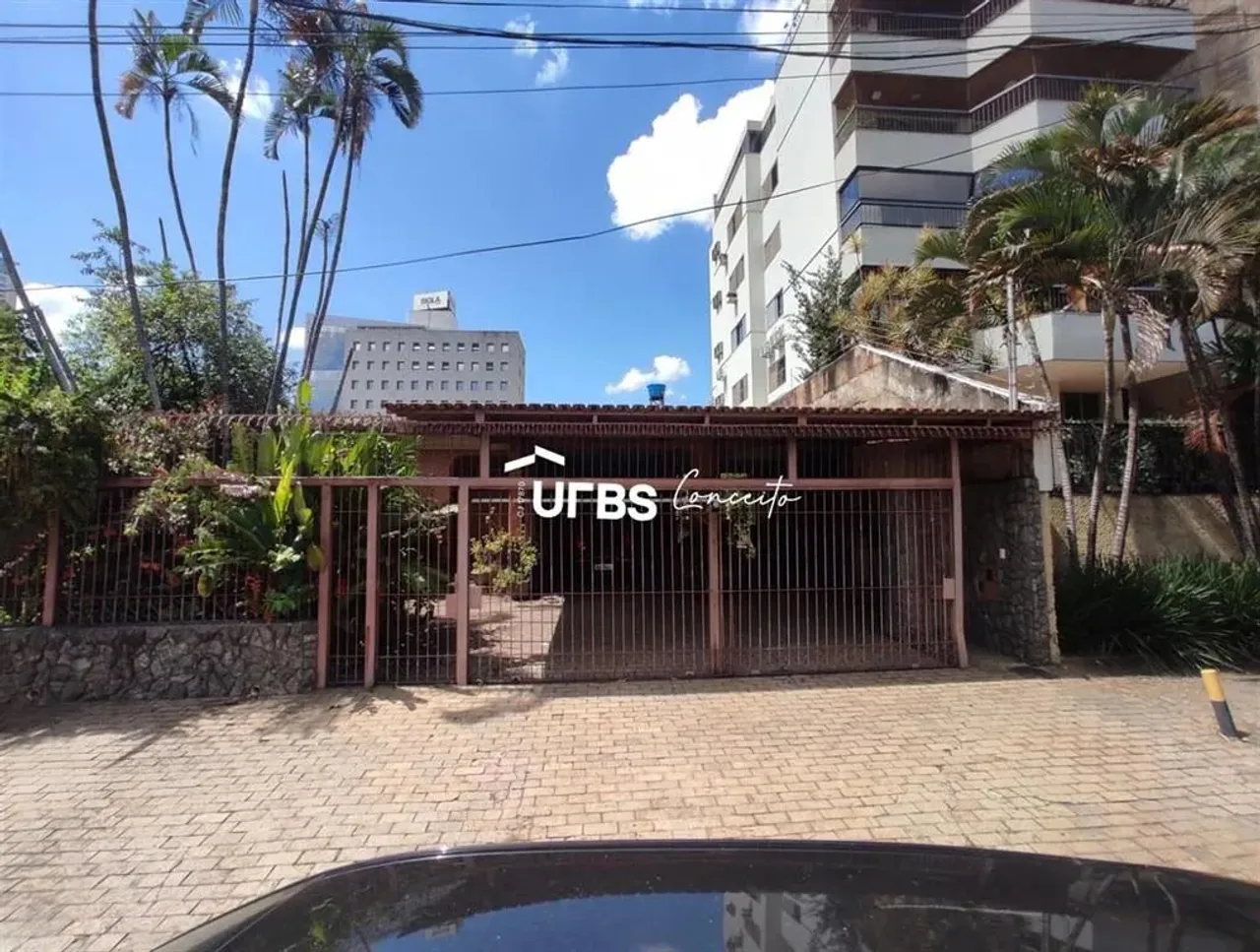 Imerso no coração do Setor Marista, reside uma oportunidade incrível - Residência na Av. 1