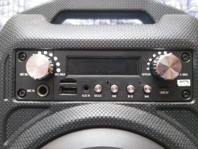 CAIXA ACUSTICA BLINDADA RESISTENTE MULTIFUNCIONAL E KARAOKE. OTIMO EQUIPAMENTO - Foto 5