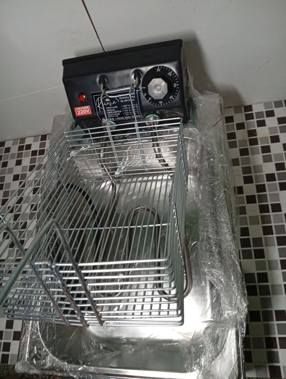 Fritadeira de 4Litros e meio elétrica profissional, fazemos entregas aceito Pix e cartão  - Foto 5