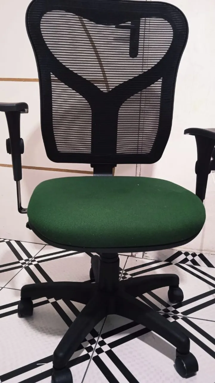 Cadeira de Escritório Ergonômica com Rodas