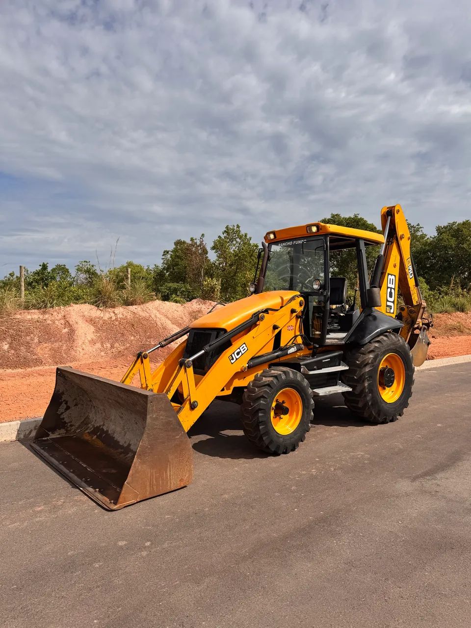 RETROESCAVADEIRA JCB 3C