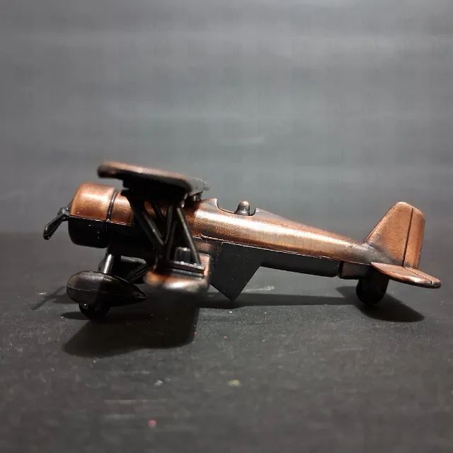 Apontador Avião Biplano Clássico Em Metal Miniatura  - Foto 4