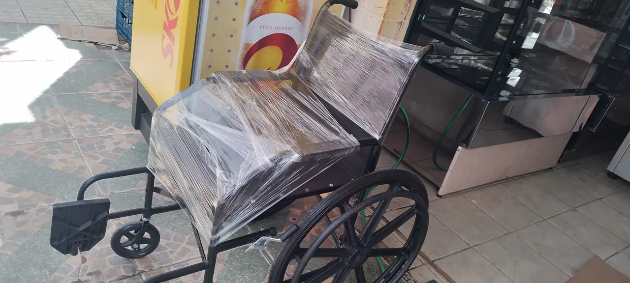 Cadeira de rodas. 2 X no cartão 