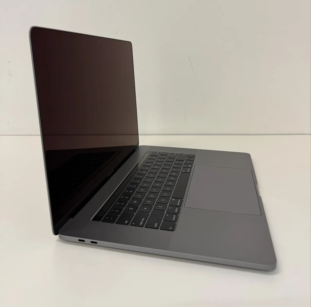 Macbook Pro 15' 2019 Intel i9 512Gb com placa Radeon Pro 560X Bateria nova - Foto 4