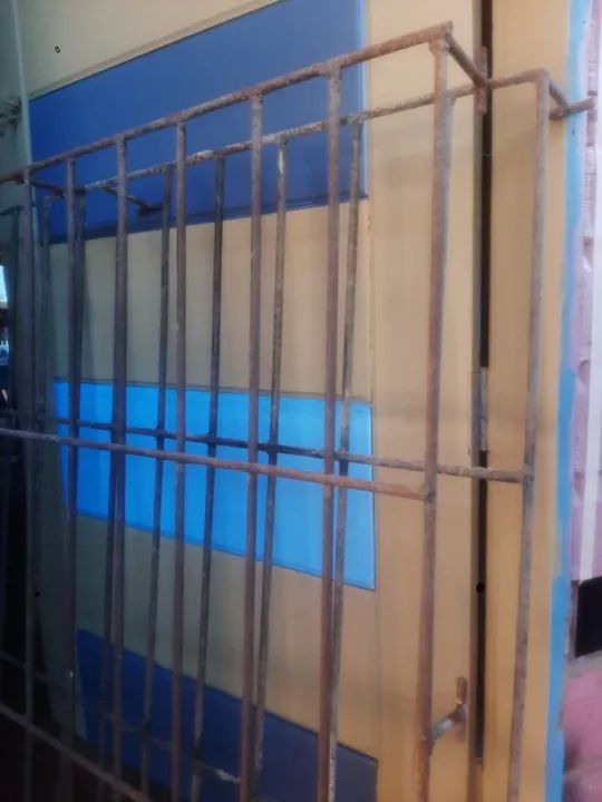 Grade de ferro para janela.1,12 MT de largura, 102mt de altura 