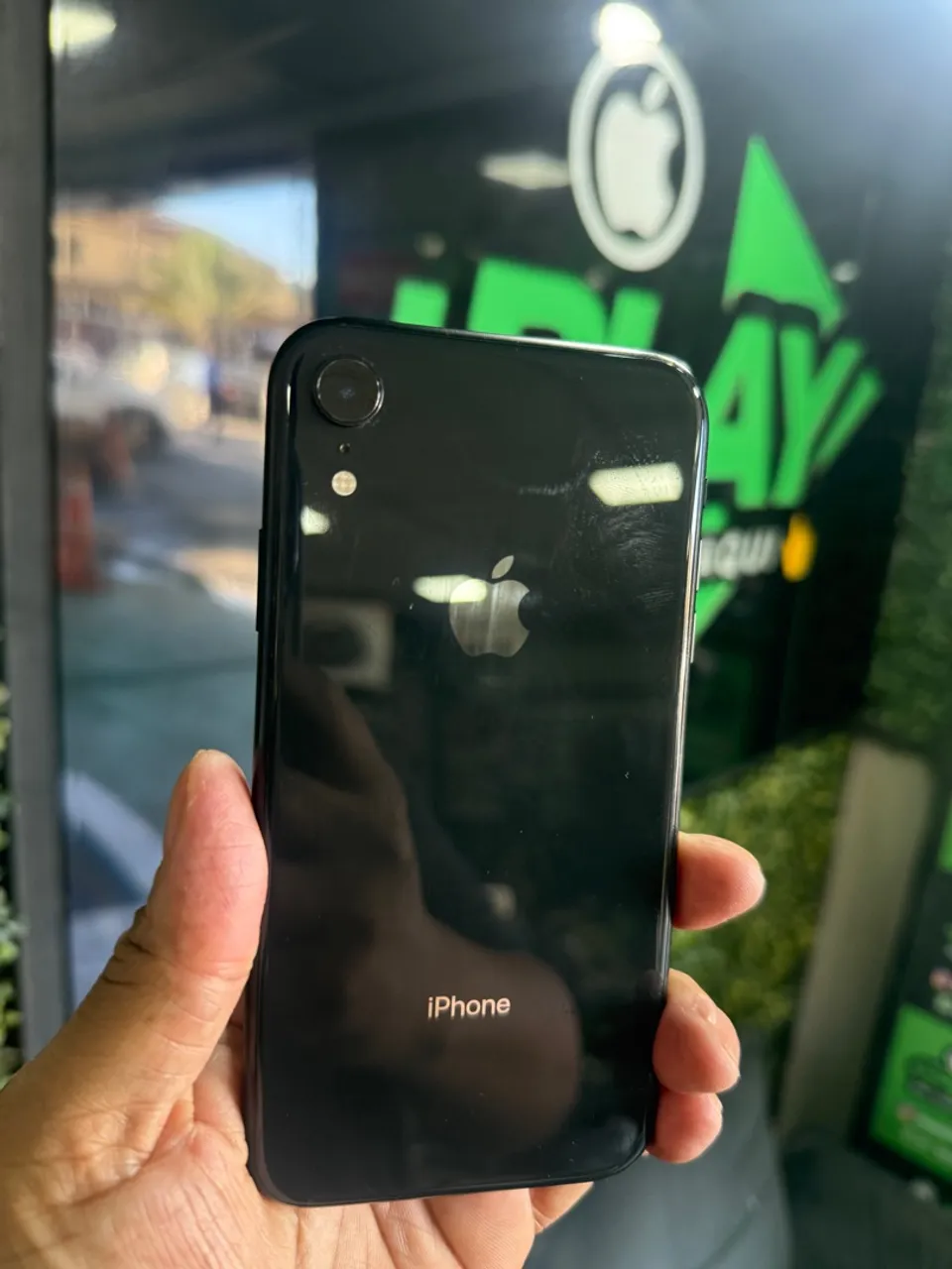 iPhone XR de 128GB seminovo