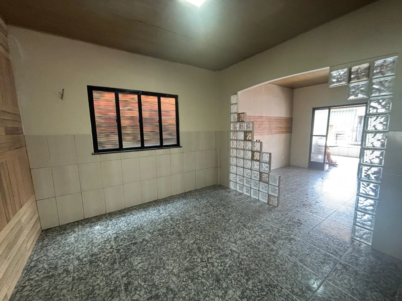 Casa à venda no centro de Ananindeua, 2 suítes, sala de estar e jantar, cozinha e ampla ga