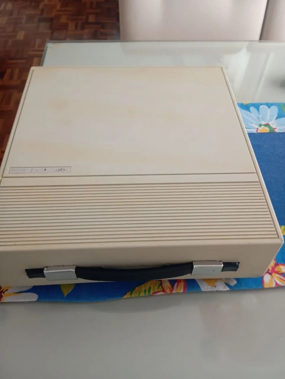 Máquina de escrever antiga 64861127591938124