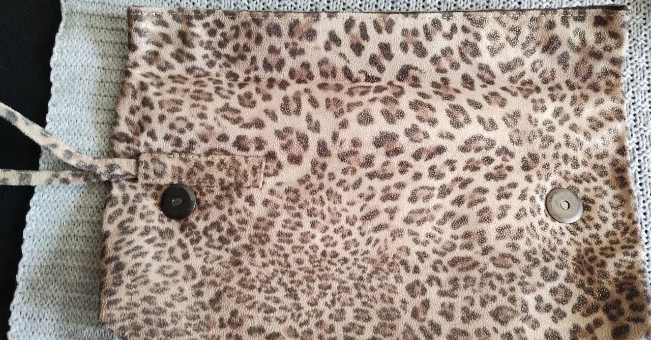 Clutch de oncinha estilosa - Foto 3