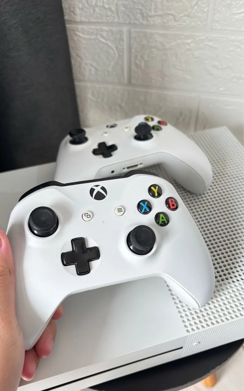 Xbox One S 1TB- Desfrute de Jogos Incríveis!
