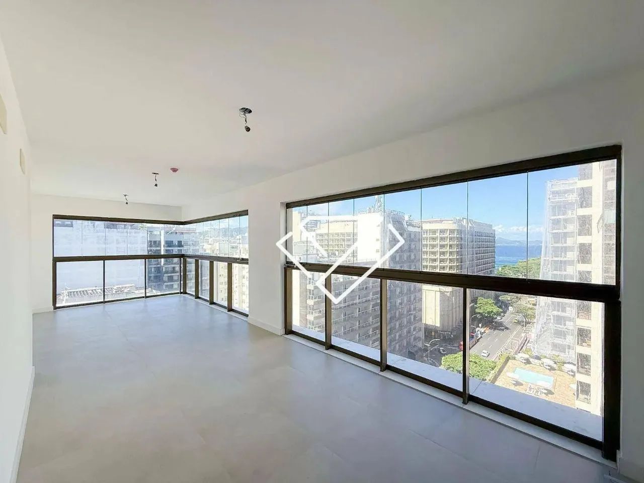 Arpoador  Double Suítes Independentes | 95 m² | Condomínio Completo