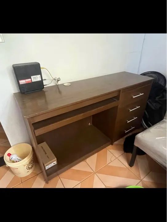 Mesa de Escritório em Madeira com Gavetas - Foto 3