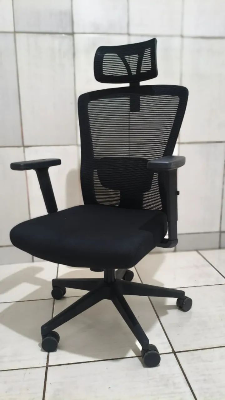 Cadeira de Escritório Comfy New Stance Plus Tela Mesh Preta, Base Giratória e Sistema Rela