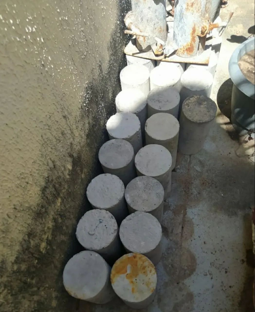 Cilindros de concreto e formas para cilindros