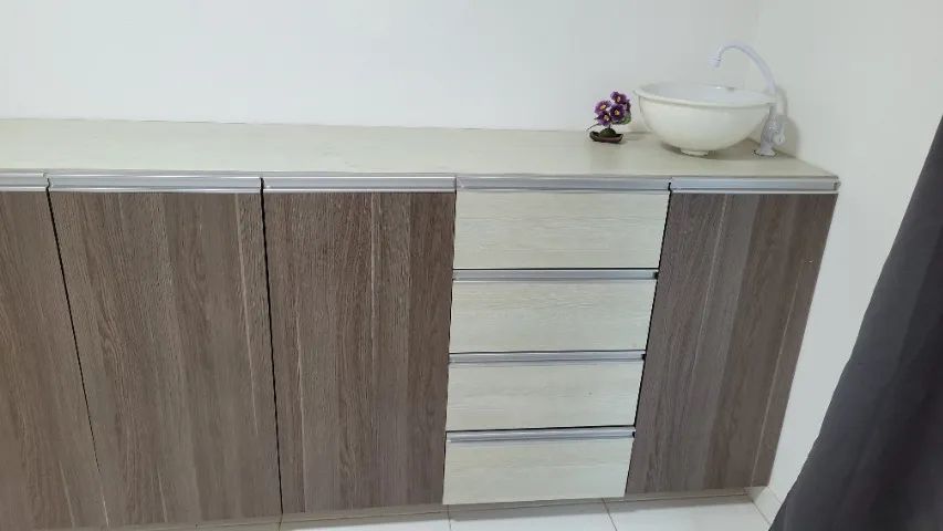 Vendo Conjunto de móveis contendo 1 Balcão de recepção,  1 Bancada com pia e 1 Mesa em MDF