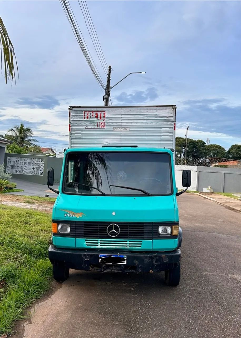 Mercedes 710 Ano 2000 com Baú de 4,50mts - Foto 2