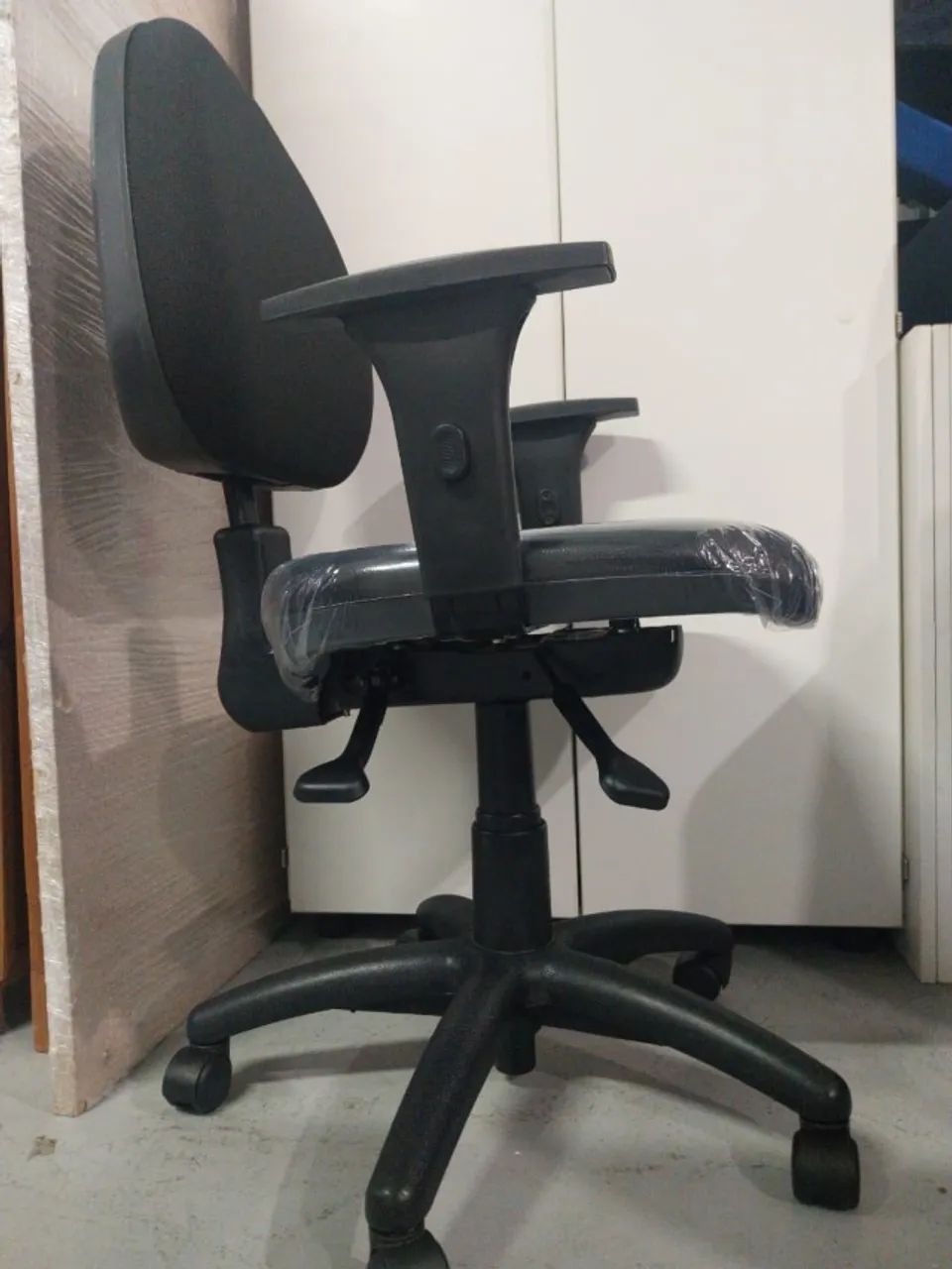 Cadeira para Escritório Executiva Cerântula - Foto 4