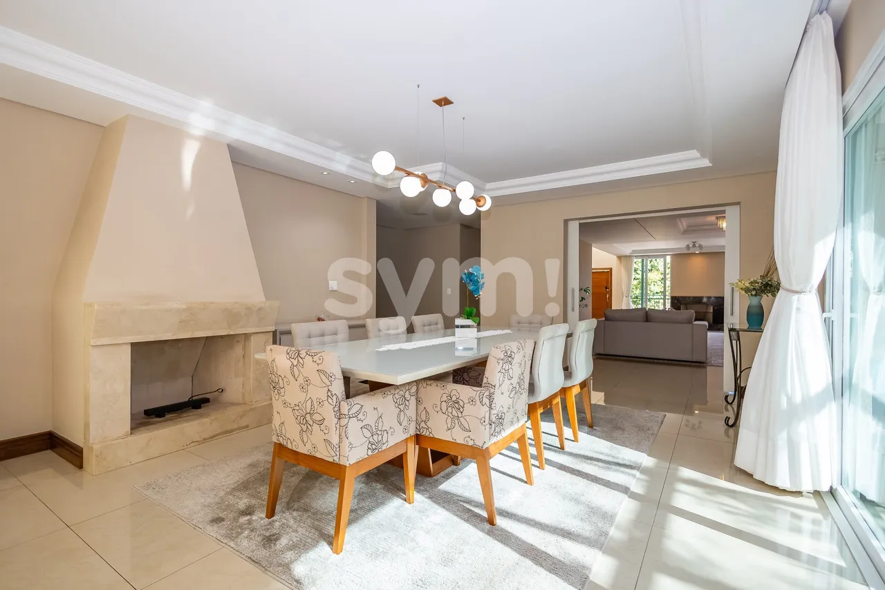 CASA EM CONDOMÍNIO COM 4 SUÍTES