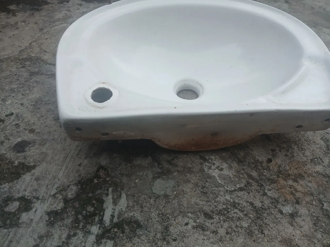 Cuba de cerâmica para banheiro