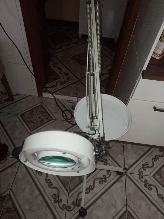 Lupa com tripé e bandeja - Foto 2