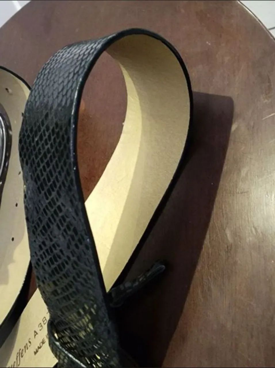 Cinto Carmen Steffens Couro Cobra Fivela Dourada - Foto 3