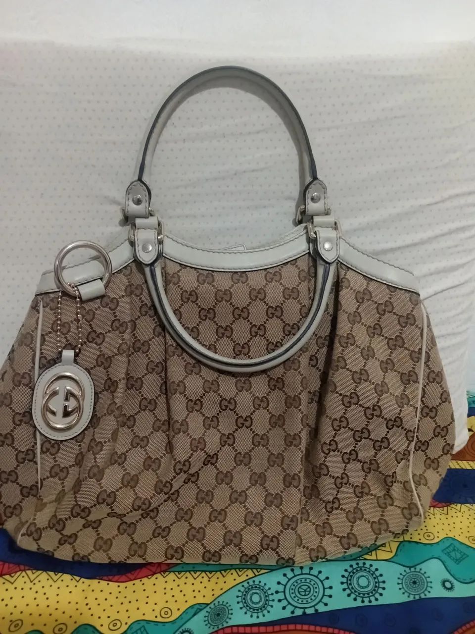 Bolsa Gucci Sukey GG Supreme e verniz bege - Foto 2