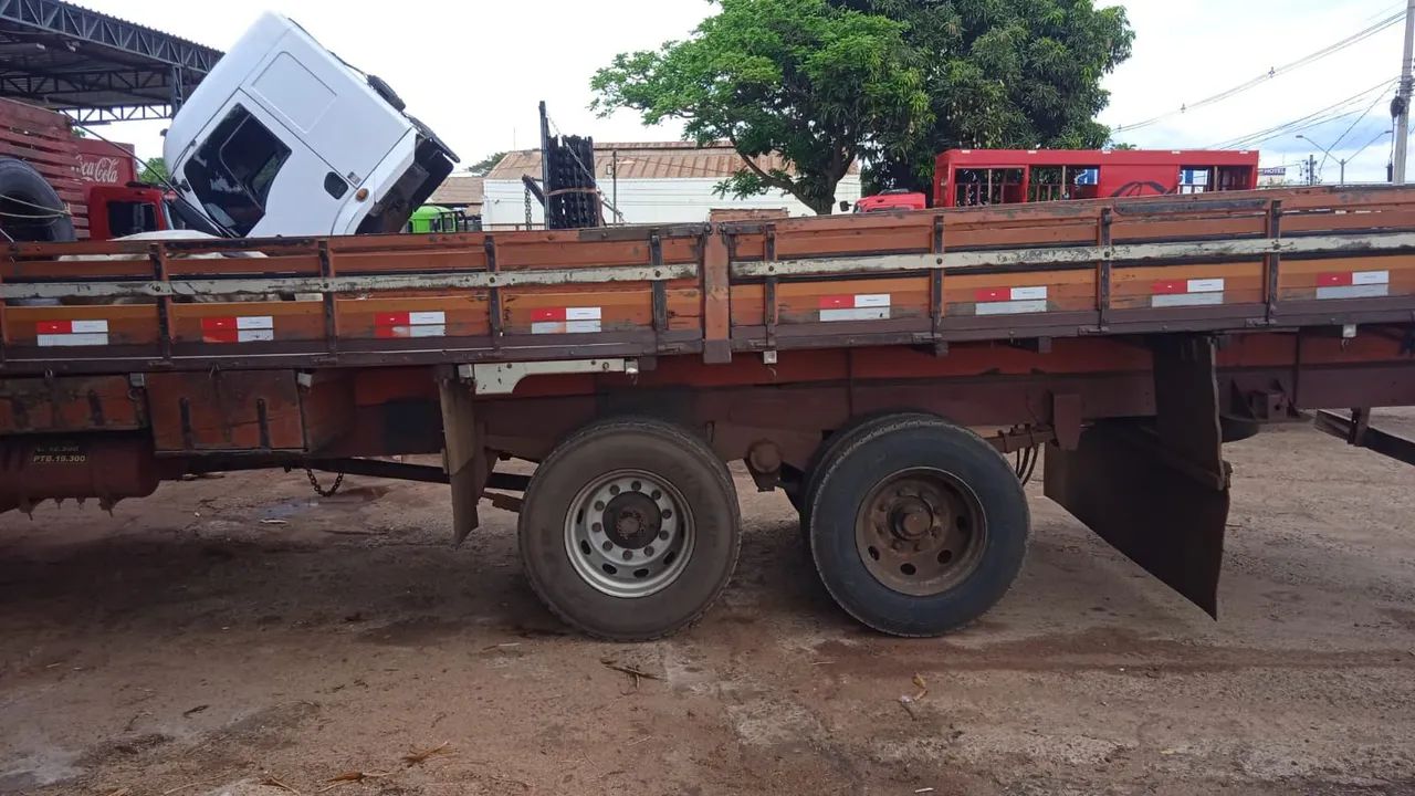 Caminhão Mercedes-Benz 1113 - Foto 2