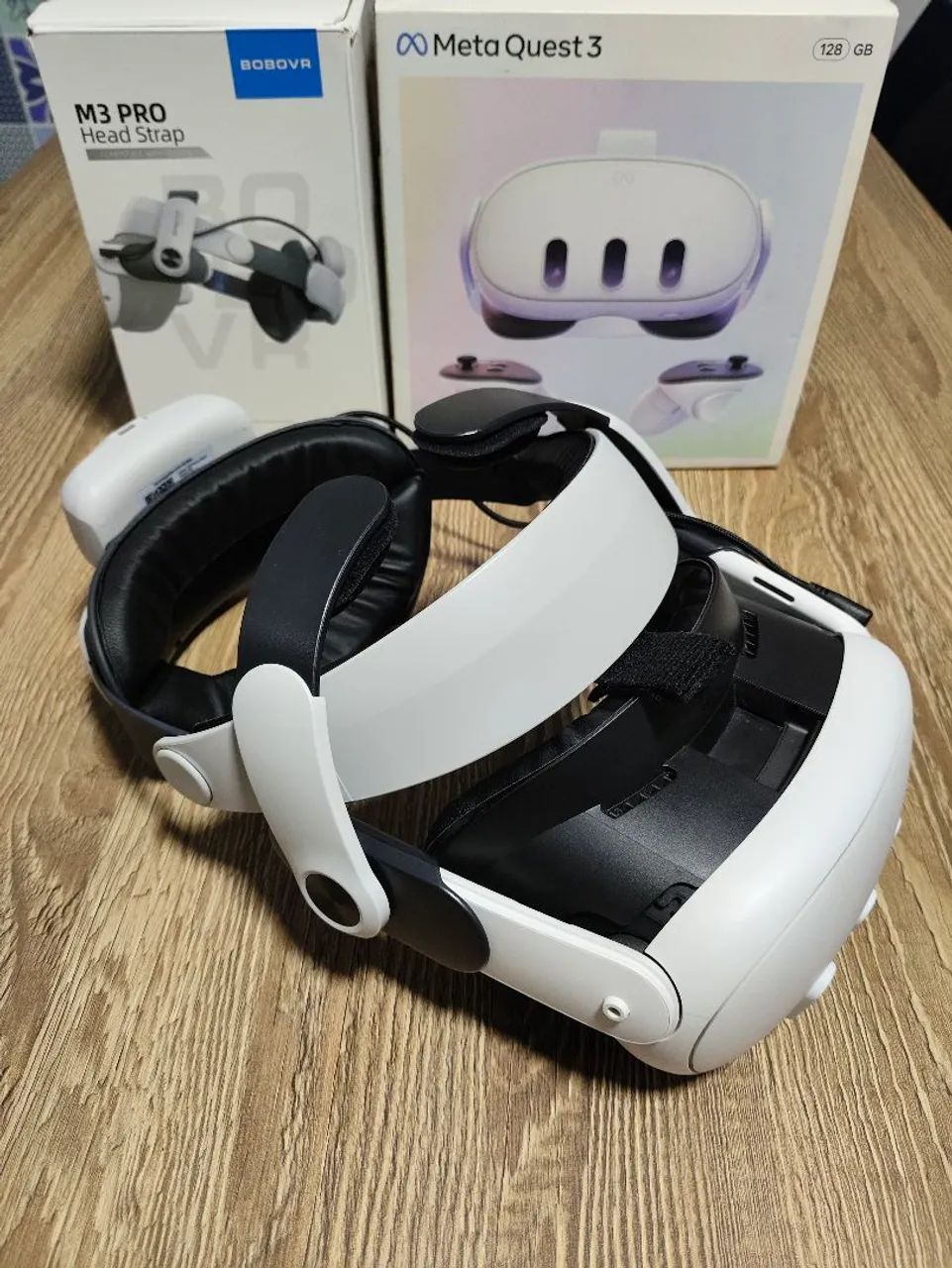 Meta Quest 3 (128GB) + Bobo VR M3 Pro - R$ 4.000 - Consoles de