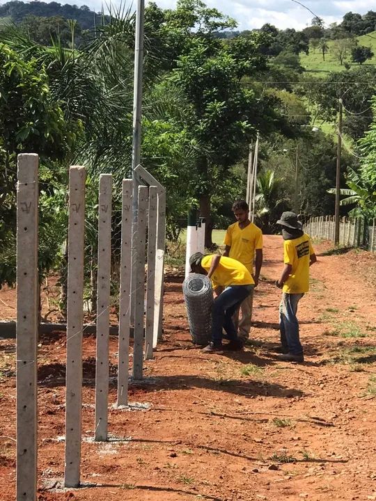 Postes em cimento para cercas, alambrado. - Foto 3