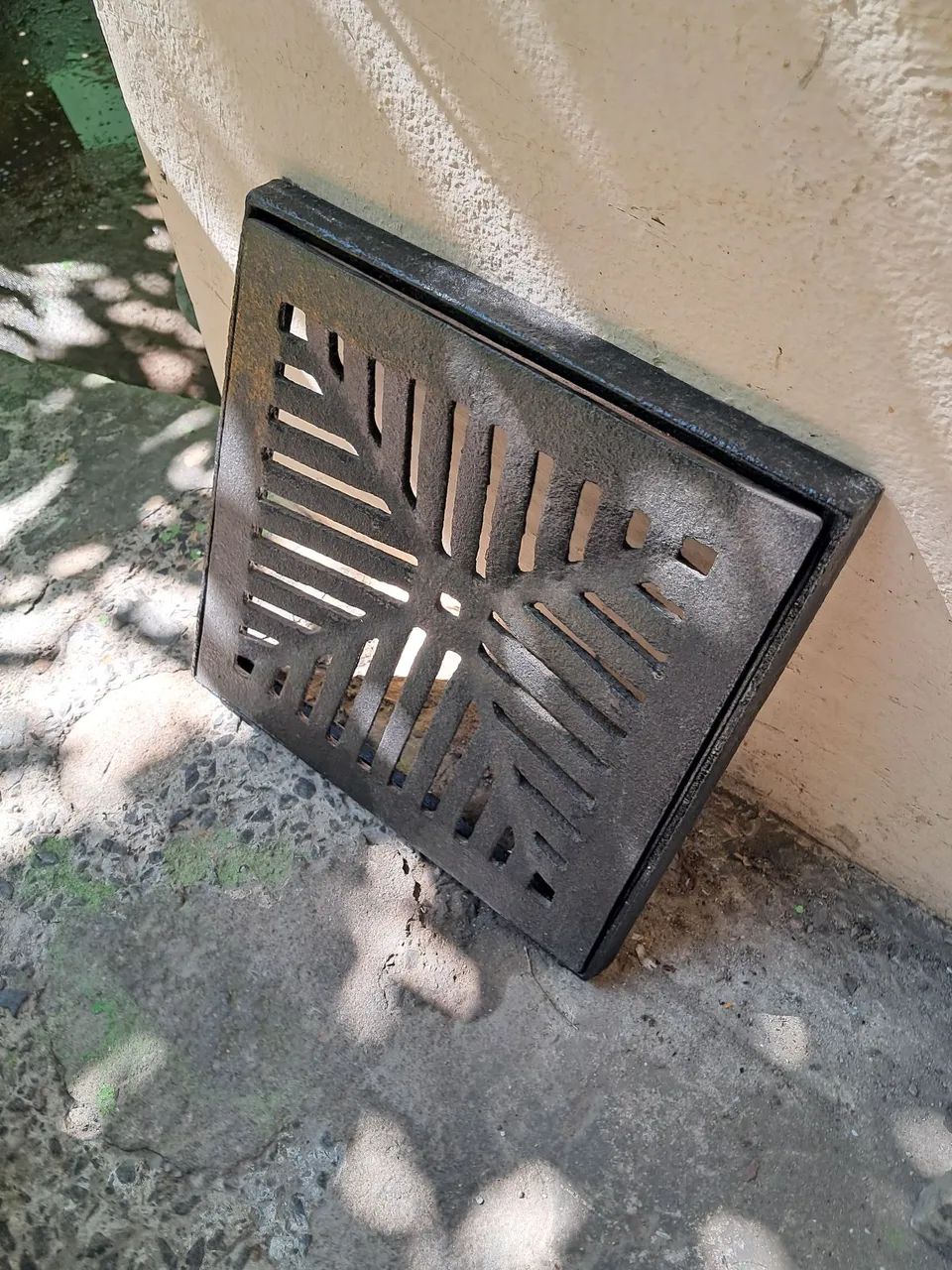 Cast iron floor drain415082775944908803