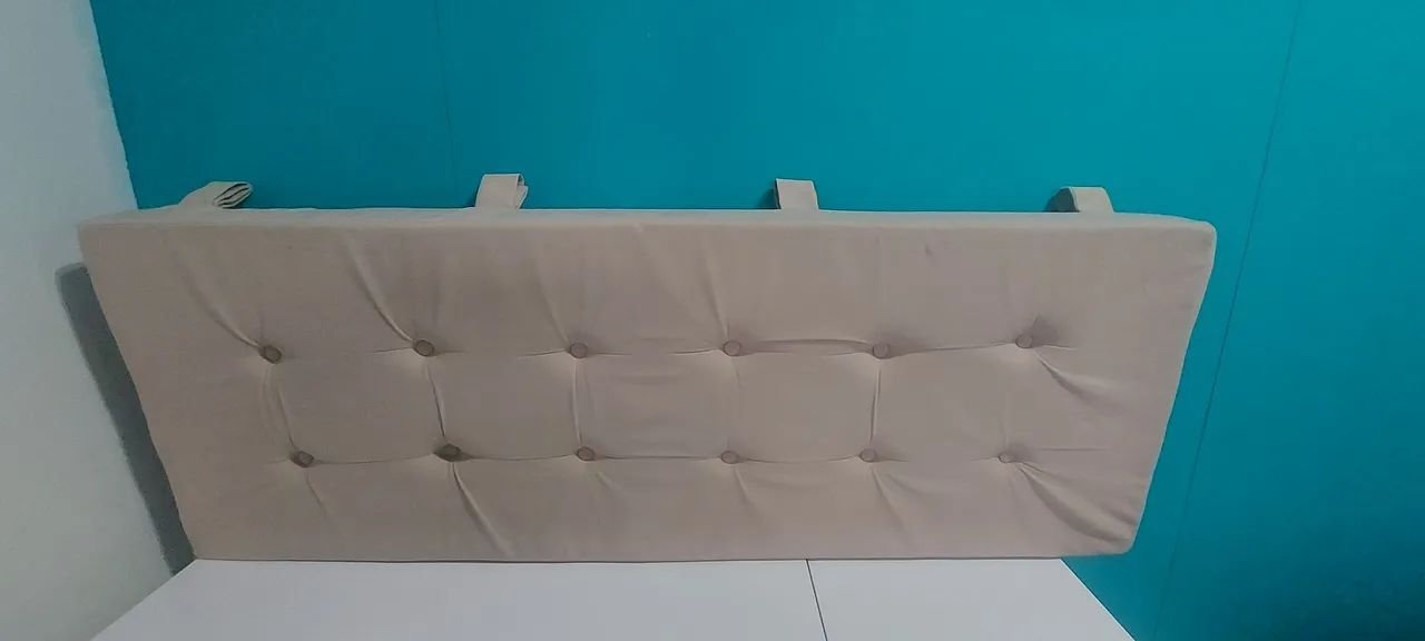 Cabeceira de Cama Estofada Bege com Varão  - Foto 3