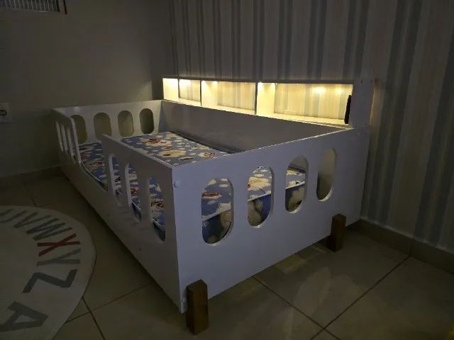 Cama Infantil Montessoriana Branca (Usada) - Com Nicho LED - Perfeita para Crescer!