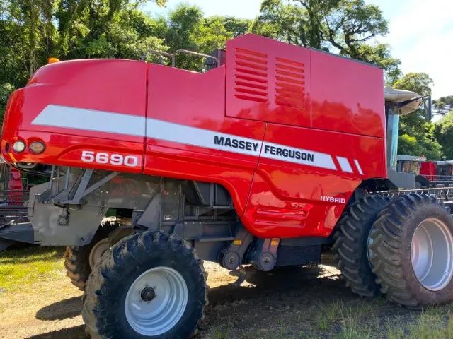 Colheitadeira Massey Ferguson - MF 5690, 1697 Horas Motor. Fabricação 2019 - Foto 6