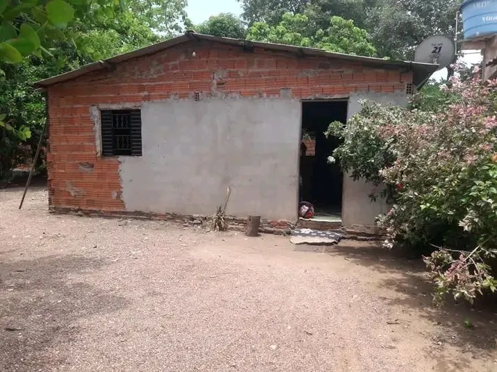 Vende-se uma casa Várzea Grande  São Simão