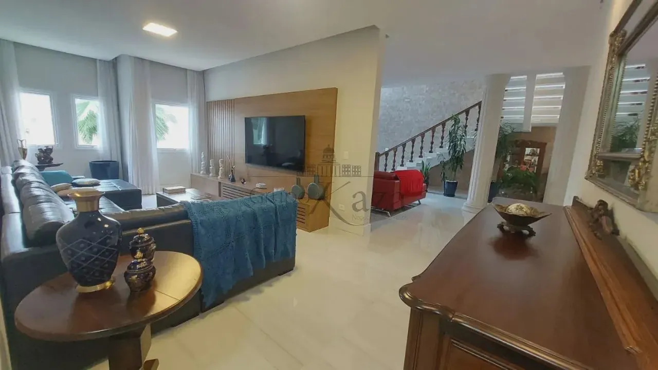Casa em Condomínio - Condomínio Jardim do Golfe 3 - Urbanova - 4 Dormitórios - 400m².