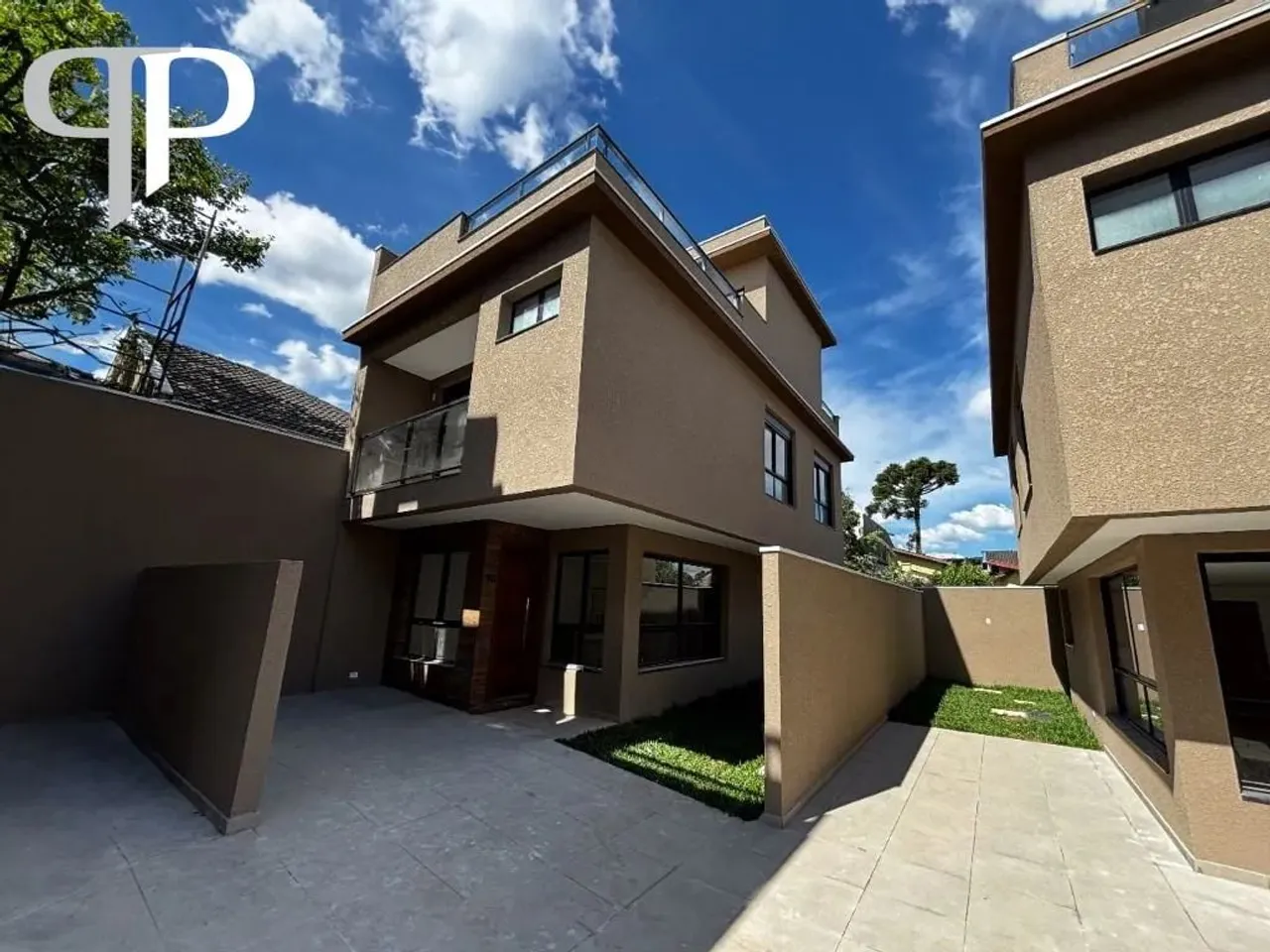 Sobrado com 3 dormitórios à venda, 162 m² por R$ 790.000,00 - Bacacheri - Curitiba/PR