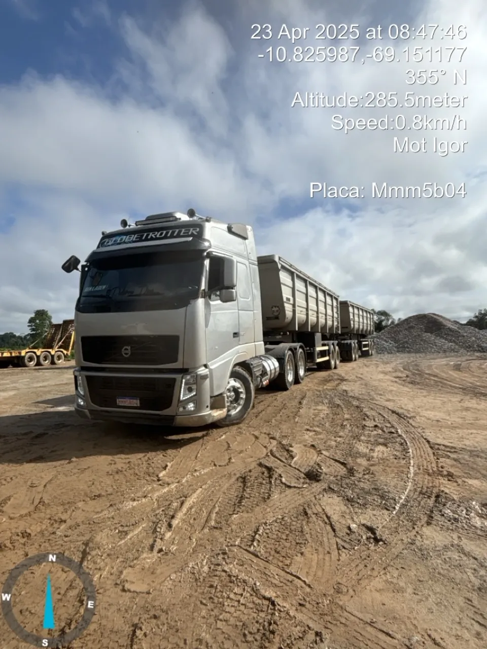 Volvo fh 520 2011 engatado rodocaçamba Aizi 2024/24
