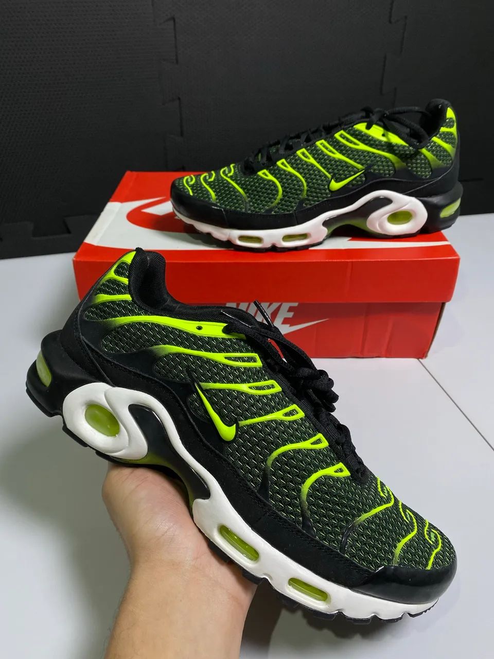 Nike Air Max Plus 'Black Volt' 2018 - Foto 2
