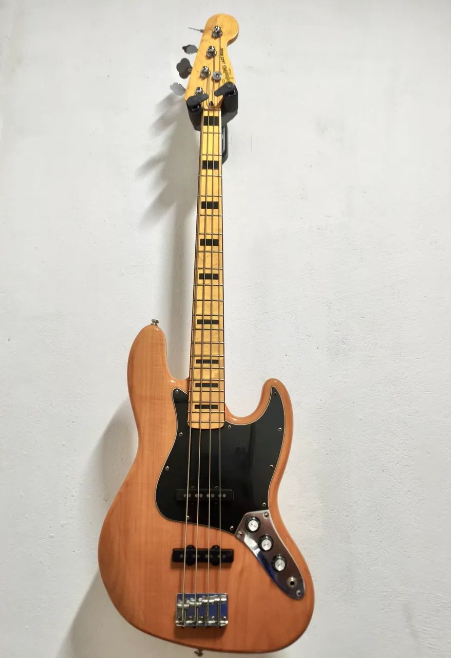 Baixo Squier