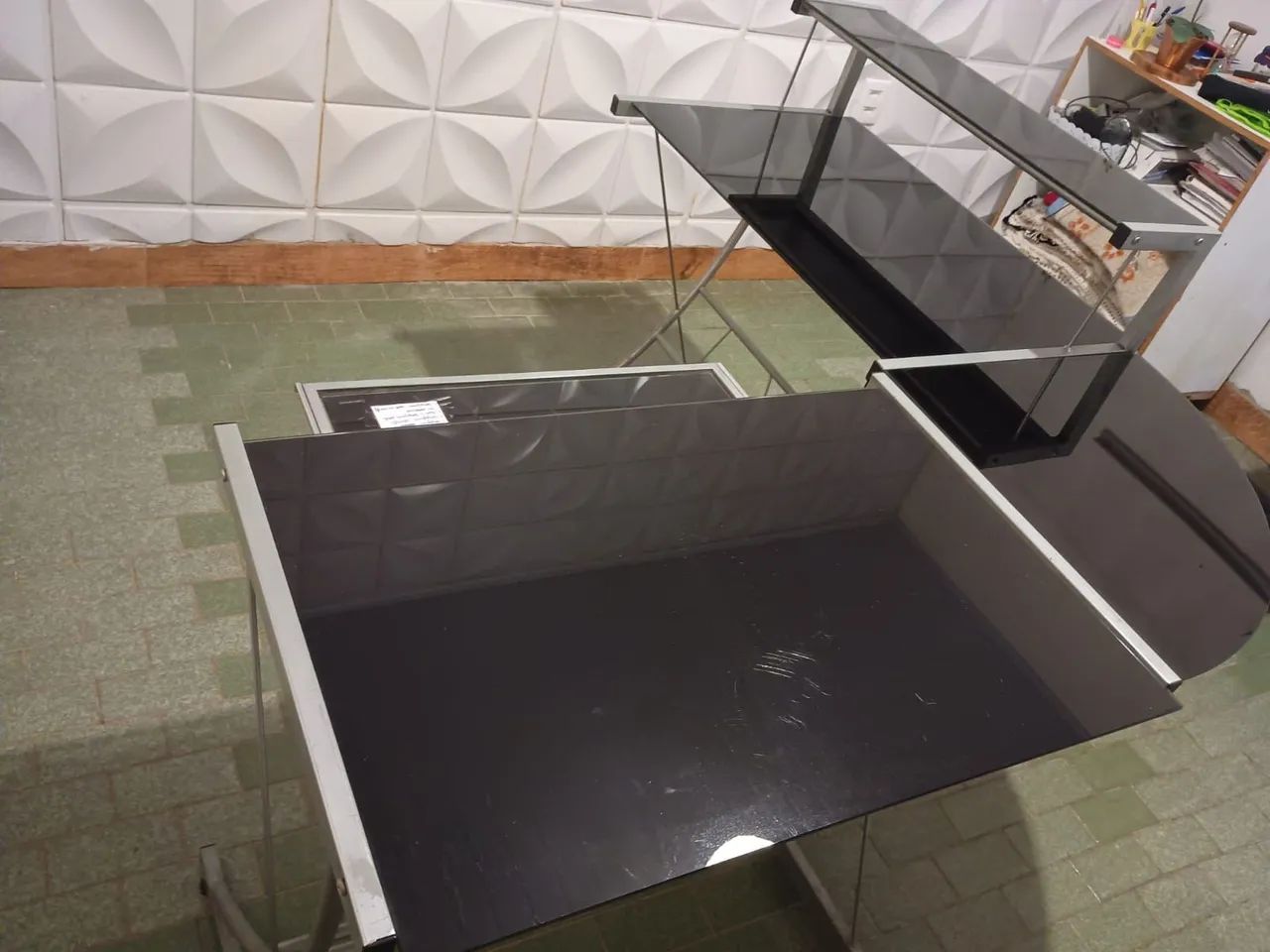 Mesa de Escritório em L com Tampo de Vidro - Foto 5