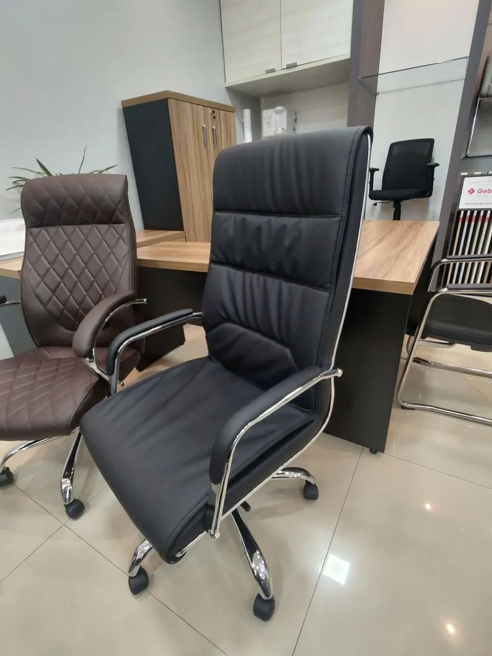 Cadeira Presidente Hungria - Conforto e Elegância para seu Escritório - Foto 2