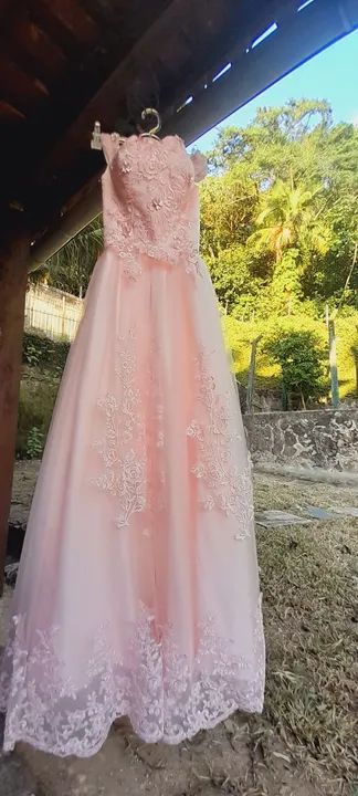 Vestido de festa rosa com renda