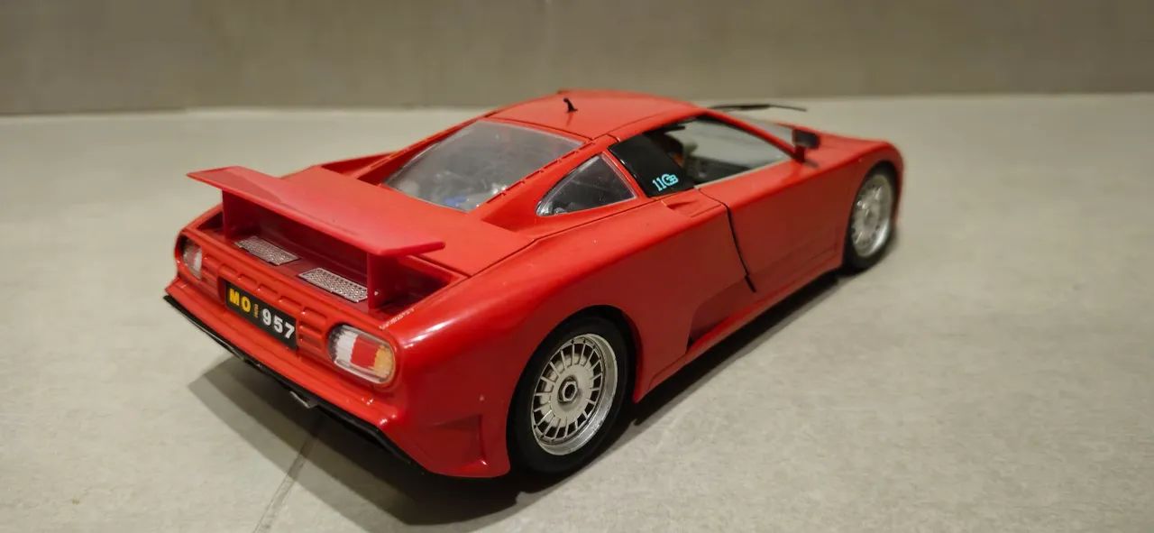 Bugatti EB110- miniatura 1/18 - Foto 3